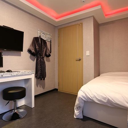 Myeongdong Top Hotel Сеул Экстерьер фото