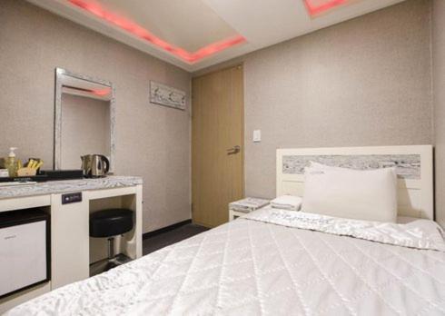 Myeongdong Top Hotel Сеул Экстерьер фото