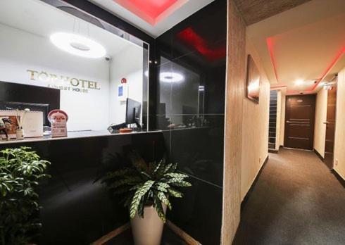 Myeongdong Top Hotel Сеул Экстерьер фото