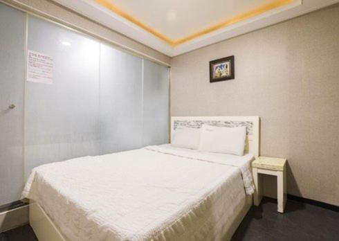 Myeongdong Top Hotel Сеул Экстерьер фото