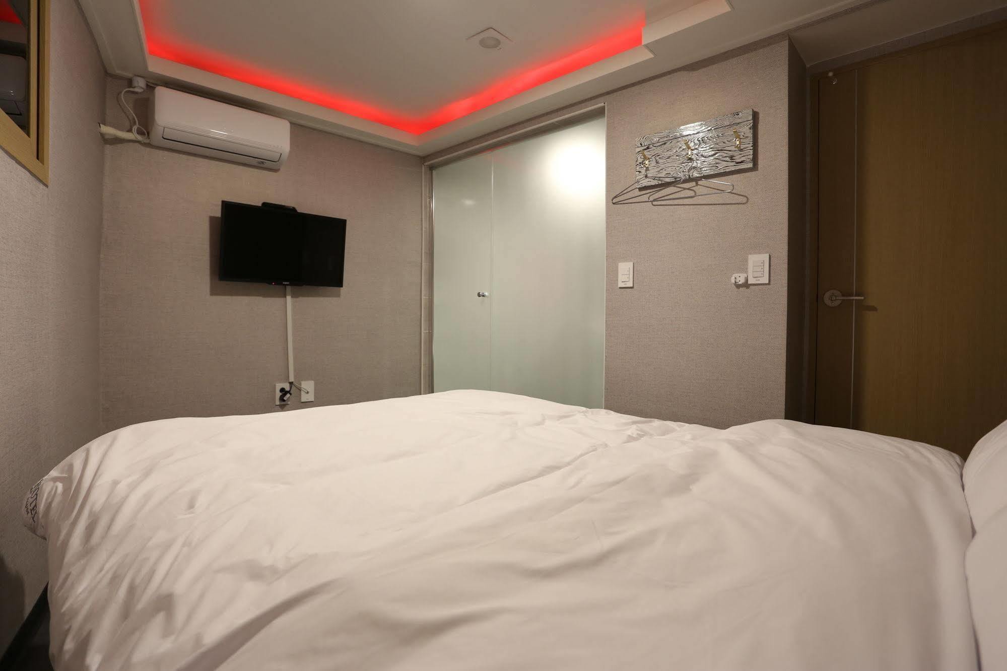 Myeongdong Top Hotel Сеул Экстерьер фото