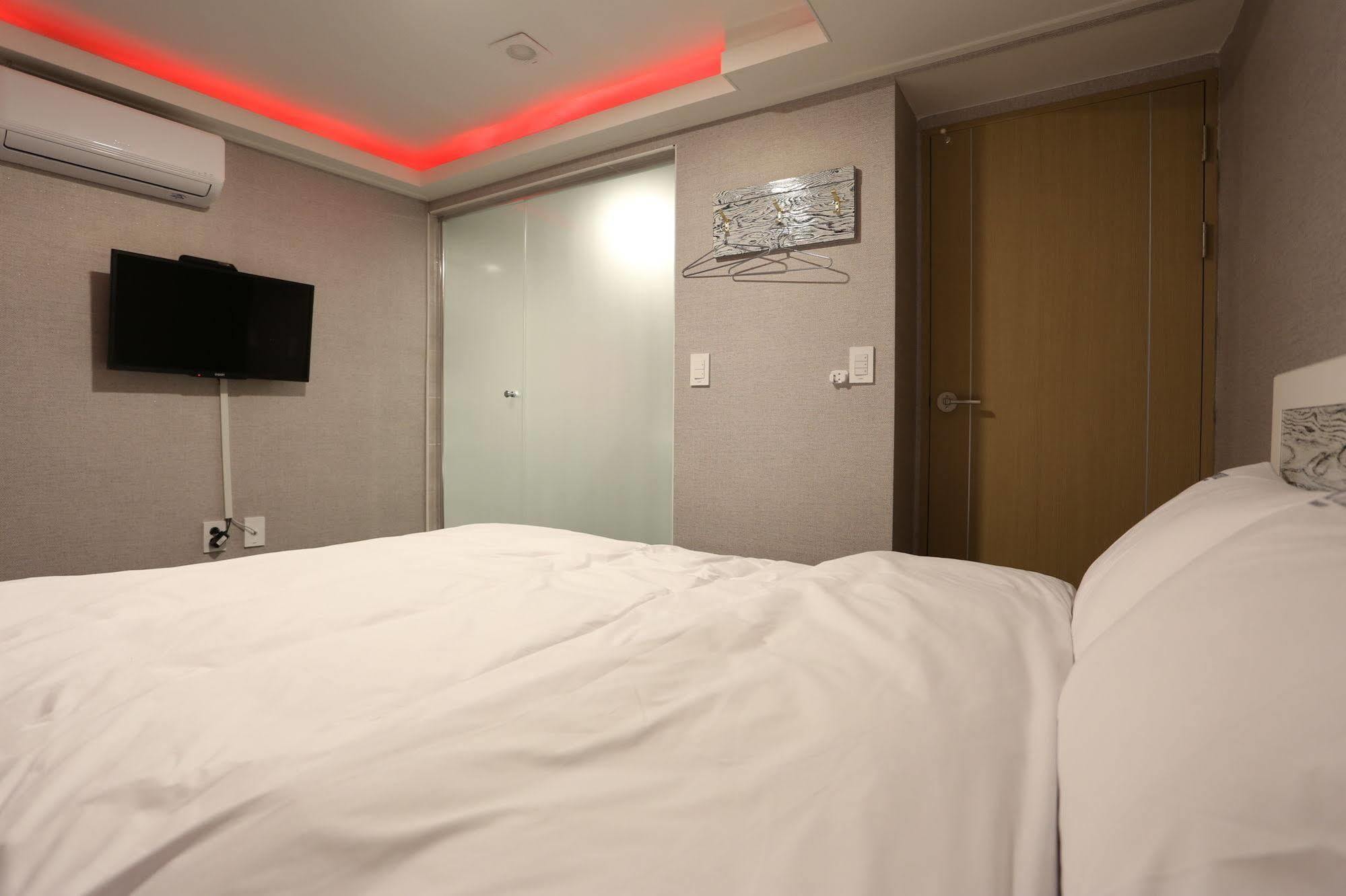 Myeongdong Top Hotel Сеул Экстерьер фото